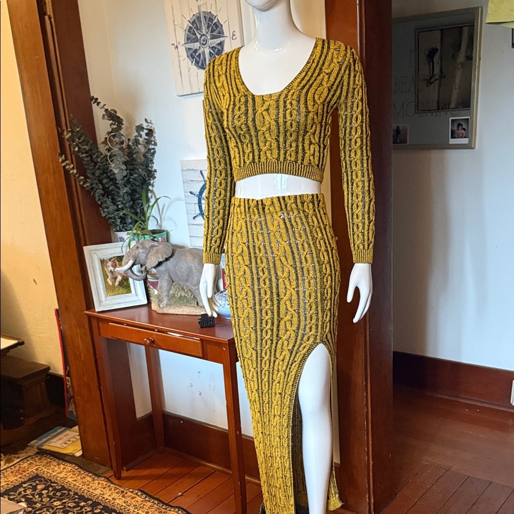 Fashion Nova size XS Yellow Patterned Women's Skirt Set 100-% viscose